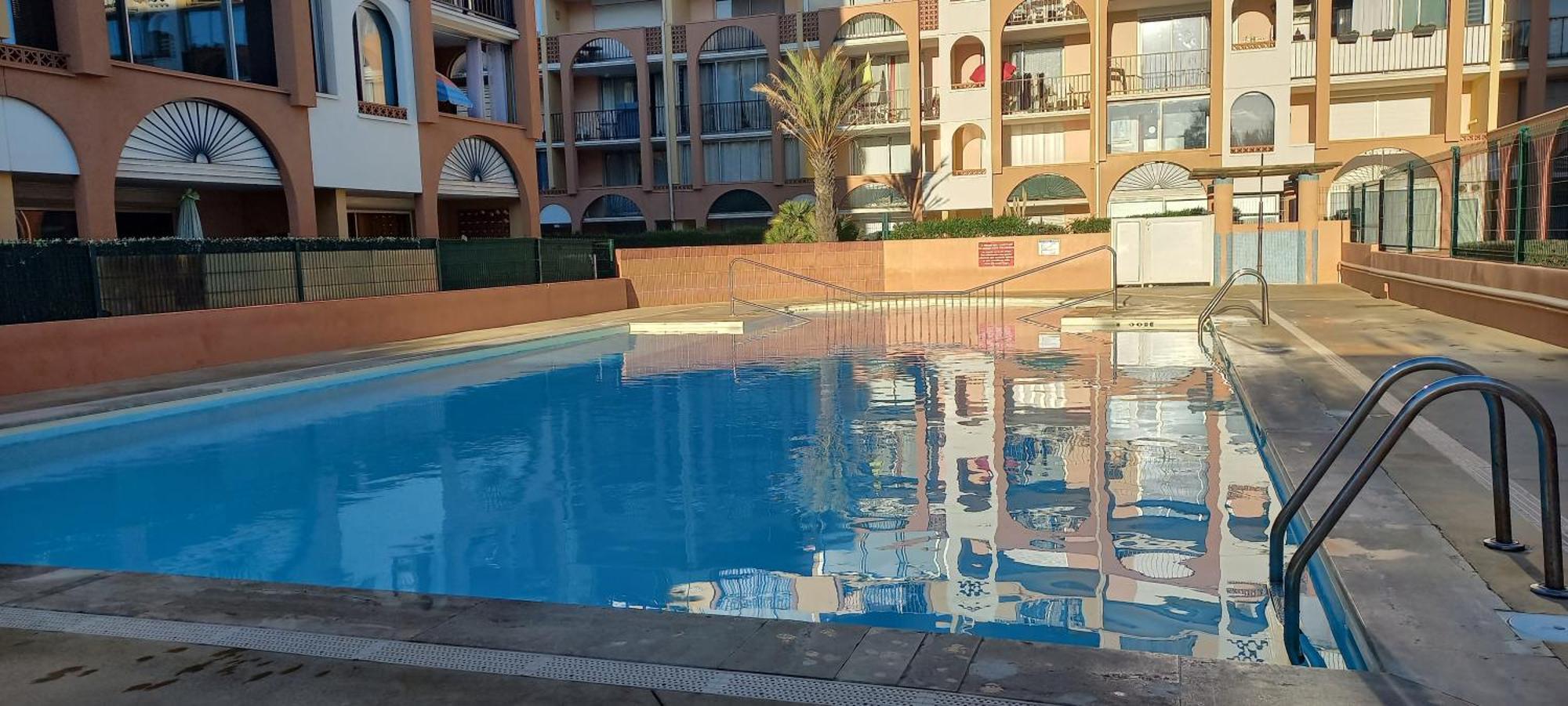Appartement Situe Au Cap D'Agde Proche Plage Bagian luar foto